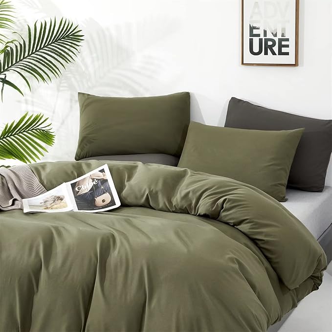 Houseri Army Green Comforter Full Size, 3 Piece Olive Green Bedding Sets Full, Lightweight Classic Dark Green Comfy Soft Teen Boys Girls Preppy Dorm Bed Quilts Blanket Full(1 comforter, 2 pillowcases)