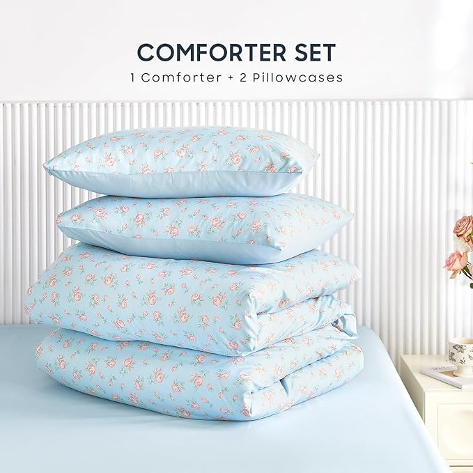 Wake In Cloud - Floral Comforter Set, Coquette Cottagecore Aesthetic Flower Shabby Chic Pattern for Women Teen Girls, Soft Lightweight Bedding, 3 Pieces, Blue Pink, Full Size