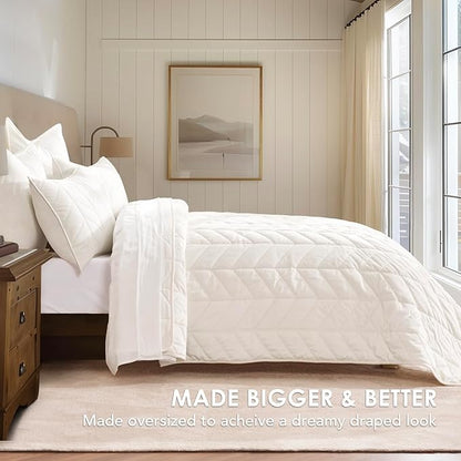 EVERGRACE 3 Pieces Luxurious Velvet King Quilts, Ultra Soft Lightweight Velvet Comforter Set, Matelasse Oversized Diamond Bedspread Coverlet for All Season with 2 Shams, Cream White, 108"x96"