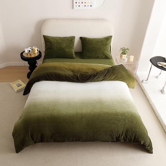 CLOTHKNOW Green White Fluffy California King Comforter Set Velvet Bedding Comforter Sets Soft Comforter with 2 x Pillow Cases