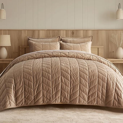 EVERGRACE 3 Pieces Luxurious Velvet King Quilts, Ultra Soft Lightweight Velvet Comforter Set, Matelasse Oversized Diamond Bedspread Coverlet for All Season with 2 Shams, Khaki Tan, 108"x96"