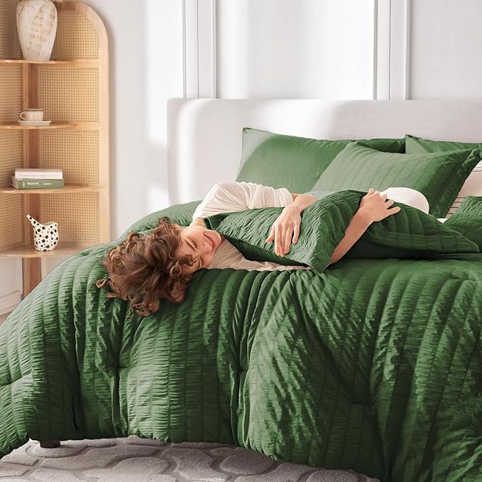 MUXHOMO 5 Pieces Twin Comforter Set, Seersucker Bed in a Bag Twin Size, All Season Luxury Bedding Set with Comforter, Flat Sheet, Fitted Sheet, Pillowcase & Sham, Dark Green