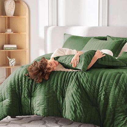 MUXHOMO 5 Pieces Twin Comforter Set, Seersucker Bed in a Bag Twin Size, All Season Luxury Bedding Set with Comforter, Flat Sheet, Fitted Sheet, Pillowcase & Sham, Dark Green