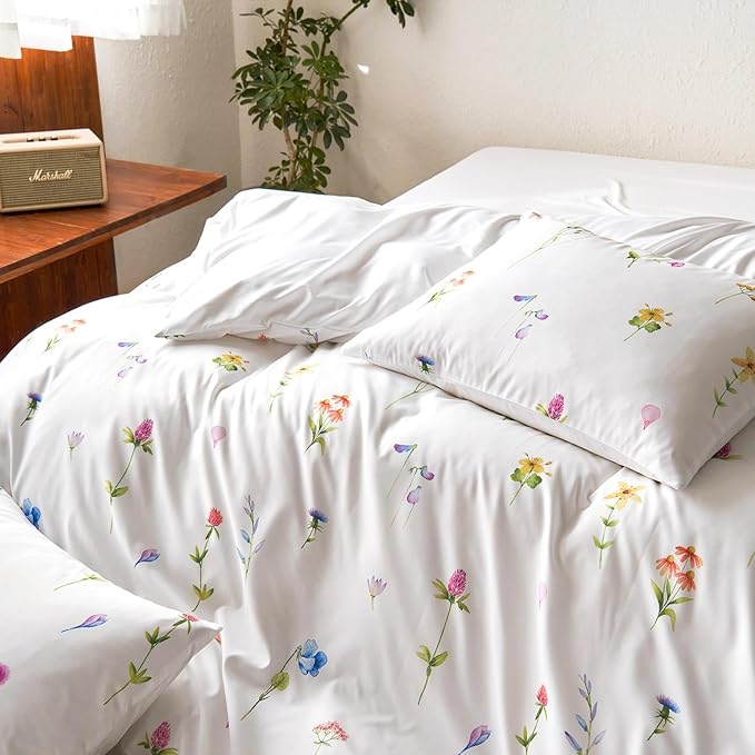 Wake In Cloud - Floral Comforter Set, Cottagecore Cute Aesthetic Watercolor Tiny Flowers and Leaves, Soft Lightweight Bedding for Women Teen Girls, 3 Pieces, White, Twin/Twin XL Size