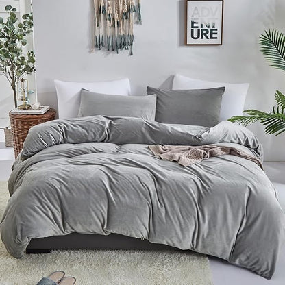 CLOTHKNOW Grey Fluffy California King Comforter Set Velvet Bedding Comforter Sets Warm Soft Gray Comforter Grey Comforter with 2 x Pillow Cases