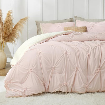 BEDELITE Pituck Fluffy Queen Comforter Set - Super Soft Sherpa Pink Comforter for Queen Size Bed, Luxury Warm Bedding Set for Winter, Fuzzy Bed Set 3 Pieces (1 Comforter, 2 Pillowcases)