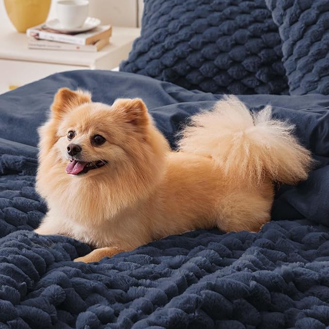 BEDELITE Fluffy Twin Comforter Set - Navy Blue Fleece Soft Comforter for Twin Size Bed, Luxury Warm Bedding Set for Winter, Fuzzy Bed Set 2 Pieces (1 Comforter, 1 Pillowcase)