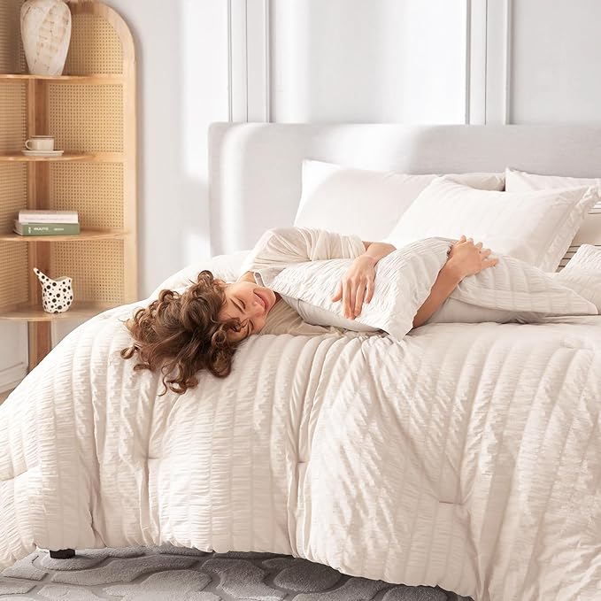 MUXHOMO 5 Pieces Twin Comforter Set, Seersucker Bed in a Bag Twin Size, All Season Luxury Bedding Set with Comforter, Flat Sheet, Fitted Sheet, Pillowcase & Sham, Beige
