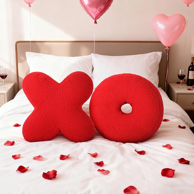 Cumule 2 Pcs Valentine's Day XO Pillow Plush Red Cute Plush Soft Throw Pillows for Valentines Day Living Room Bedroom Decor Gift