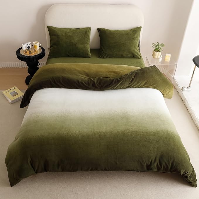 KAREVER Green White Comforter Set Velvet Full Gradient Olive Green Bedding Comforter Women Plain White and Army Green Gradient Soft Quilt Flannel Dark Green Comforter Warm Full Bed Comforter