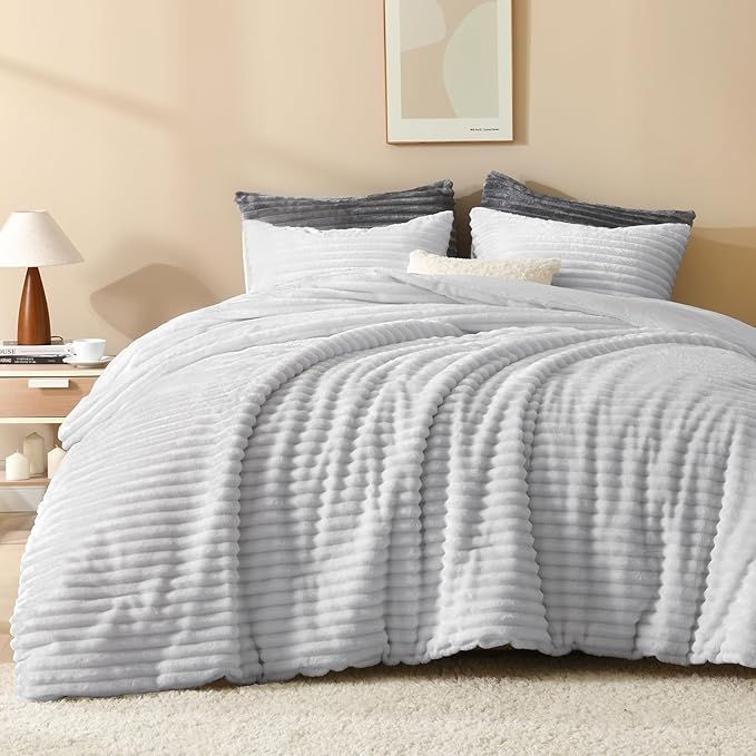 Andency Queen Comforter Set, Fluffy Super Soft Light Grey Comforter for Queen Size Bed, Winter Warm Fleece Faux Fur Bedding Set, Luxury Plush Fuzzy Bed Set 3pcs (1 Shaggy Comforter, 2 Pillowcases)