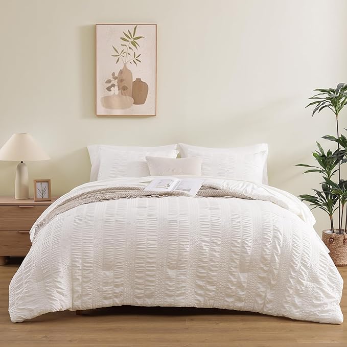 CASAAGUSTO Twin XL Comforter Set, 5 Pieces Snow White Seersucker Bed in a Bag Twin Soft All Seasons, Bedding Sets with Comforter, Flat Sheet, Fitted Sheet, 1 Pillow Sham, 1 Pillowcase