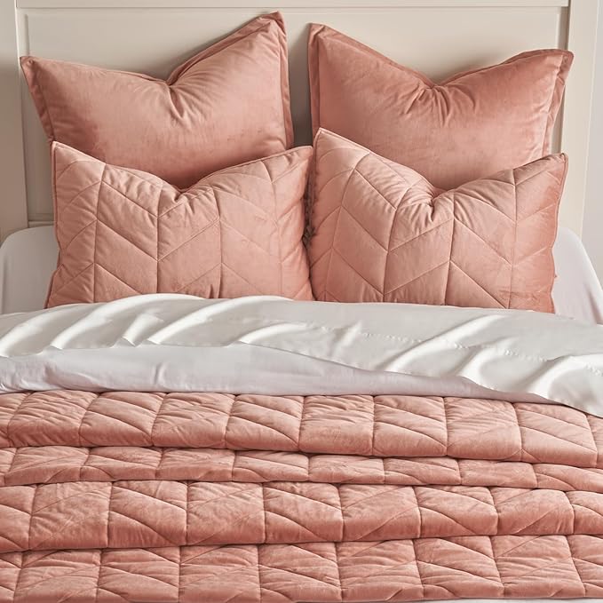EVERGRACE 3 Pieces Luxurious Velvet King Quilts, Ultra Soft Lightweight Velvet Comforter Set, Matelasse Oversized Diamond Bedspread Coverlet for All Season with 2 Shams, Pink Clay, 108"x96"