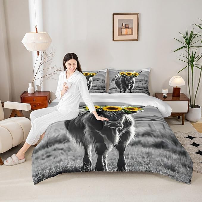 Highland Cow Comforter Set Queen Size for Adult Women Sunflower Cow Print Down Comforter Farmhouse Wild Animal Cows with Gray Fur Quilted Duvet Decor 3 Pcs Bedding ,1 Duvet Cover + 2 Pillowcases