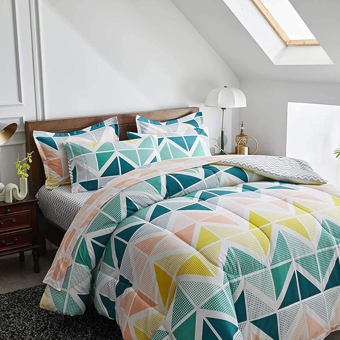 UOZZI BEDDING Bed in a Bag 7 Pieces Queen Size Yellow Green Triangles Print - Soft Microfiber Reversible Bed Comforter Set (1 Comforter 2 Pillow Shams 1 Flat Sheet 1 Fitted Sheet 2 Pillowcases)