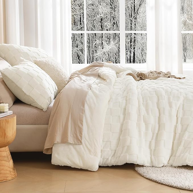 Litanika Fluffy Queen Size Comforter Set Cream White, 3 Pieces Warm Sherpa Fleece Beige Bedding Set,Ivory Jacquard Checkered Plush Fuzzy Bed Set(1 Comforter, 2 Pillowcases)