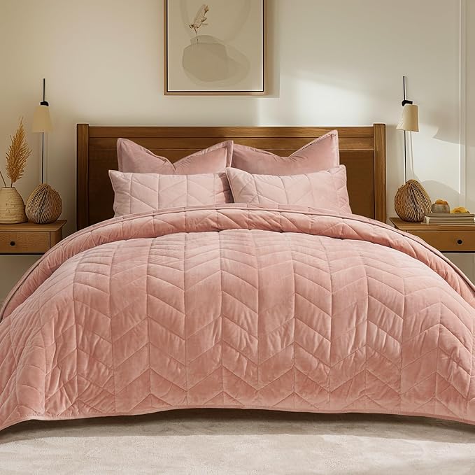 EVERGRACE 3 Pieces Luxurious Velvet King Quilts, Ultra Soft Lightweight Velvet Comforter Set, Matelasse Oversized Diamond Bedspread Coverlet for All Season with 2 Shams, Pink Clay, 108"x96"