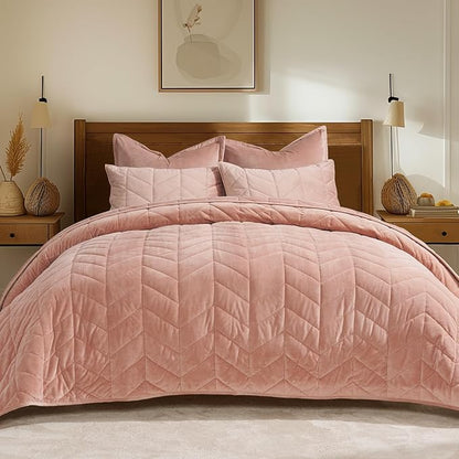 EVERGRACE 3 Pieces Luxurious Velvet King Quilts, Ultra Soft Lightweight Velvet Comforter Set, Matelasse Oversized Diamond Bedspread Coverlet for All Season with 2 Shams, Pink Clay, 108"x96"