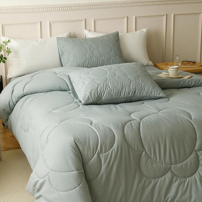 CLOTHKNOW Light Blue Queen Comforter Sets Daisy Puff Bedding Comforter Sets Soft Blue Boho Queen Comforter with 2 x Pillow Cases
