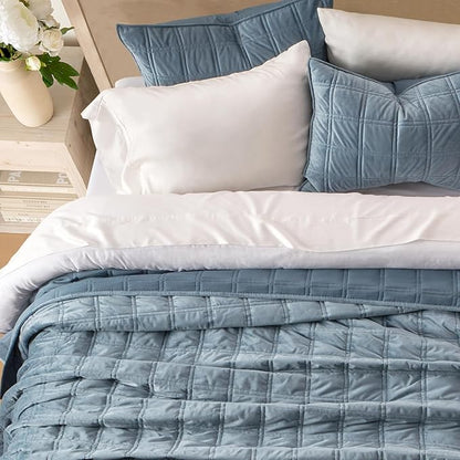 EVERGRACE 3 Pieces Luxurious Velvet Quilt King Size, Ultra Soft Bedspread Coverlet Set, Double Box Stitch Lightweight Velvet Comforter for All Season with 2 Shams, Blue Linen, 108"x96"