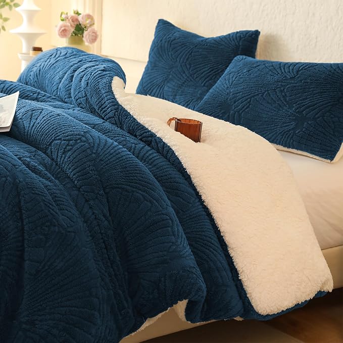 Seashell Jacquard Sherpa Comforter Set Warm Cozy Premium Bedding 3 Pieces, Full/Queen Size Geometric Pattern Quilt Comforter with 2 Pillowcases(90"X90" Dark Blue)
