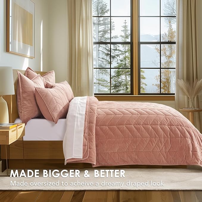 EVERGRACE 3 Pieces Luxurious Velvet King Quilts, Ultra Soft Lightweight Velvet Comforter Set, Matelasse Oversized Diamond Bedspread Coverlet for All Season with 2 Shams, Pink Clay, 108"x96"