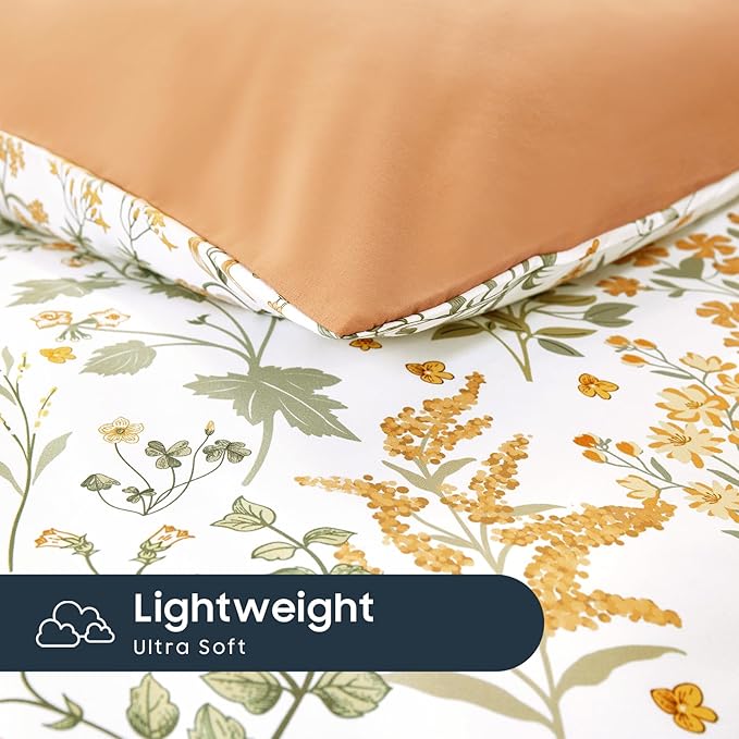 Wake In Cloud - Floral Comforter Set, Shabby Chic Cottage Garden Botanical Flower Style with Elegant Wildflower Pattern, Soft Lightweight Bedding, 3 Pieces, Orange White, Full Size