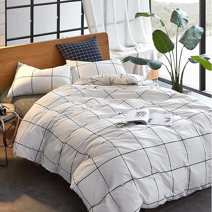 CLOTHKNOW White Plaid Full Size Comforter Sets Grid Bedding Comforter Sets All Season Checker Comforter Soft White Black Comforter with 2 x Pillow Cases