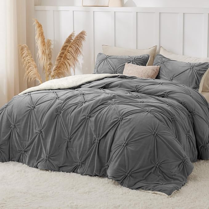 BEDELITE Pituck Fluffy Queen Comforter Set - Super Soft Sherpa Grey Comforter for Queen Size Bed, Luxury Warm Bedding Set for Winter, Fuzzy Bed Set 3 Pieces (1 Comforter, 2 Pillowcases)