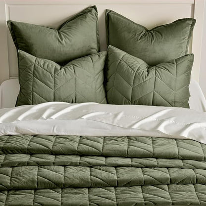 EVERGRACE 3 Pieces Luxurious Velvet King Quilts, Ultra Soft Lightweight Velvet Comforter Set, Matelasse Oversized Bedspread Coverlet for All Season with 2 Shams, Olive Green, 108"x96"