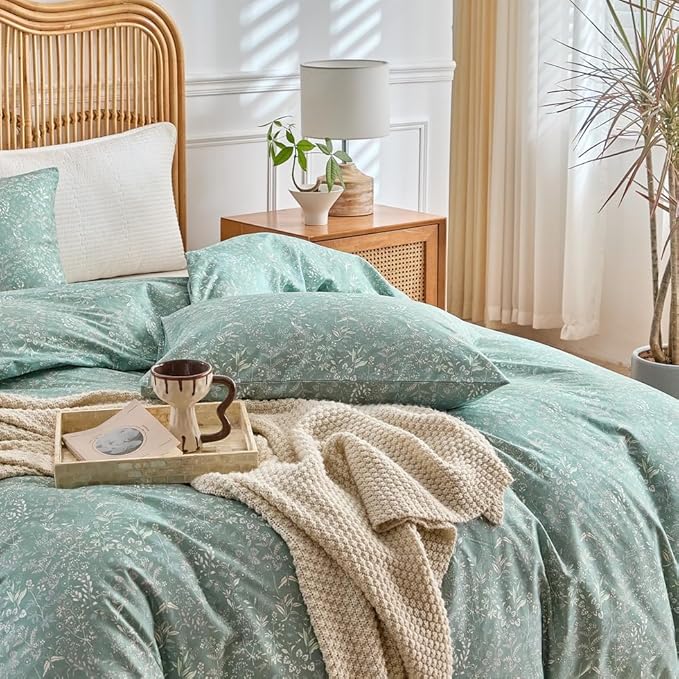 AMWAN Queen Size Comforter Set Sage Green, 3 Pieces Queen Bedding Sets, Vintage Botanical Bedding Set, 1 Comforter with 2 Pillowcases, Aesthetic Floral Comforter Set Soft for All Seasons