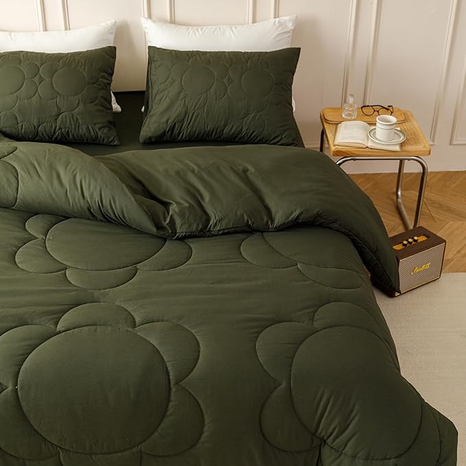 CLOTHKNOW Dark Green Queen Comforter Set Daisy Puff Bedding Comforter Sets Soft Floral Queen Comforter Green Boho Comforter with 2 x Pillow Cases