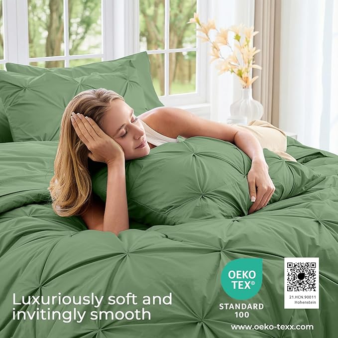 Sasttie Full Size Comforter Set, 7-Piece Bed in a Bag, Pintuck Bedding Set for All Season, Includes Comforter, Flat Sheet, Fitted Sheet, Pillowcases and Pillowshams, Green