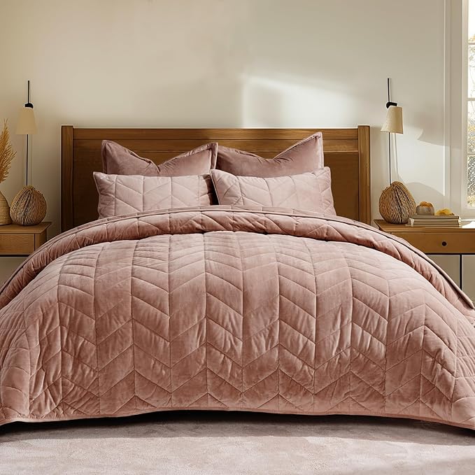 EVERGRACE 3 Pieces Luxurious Queen Velvet Quilts, Ultra Soft Lightweight Velvet Comforter Set, Matelasse Oversized Bedspread Coverlet for All Season with 2 Shams, Terracotta Clay, 92"x96"