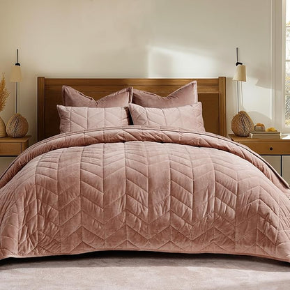 EVERGRACE 3 Pieces Luxurious Queen Velvet Quilts, Ultra Soft Lightweight Velvet Comforter Set, Matelasse Oversized Bedspread Coverlet for All Season with 2 Shams, Terracotta Clay, 92"x96"