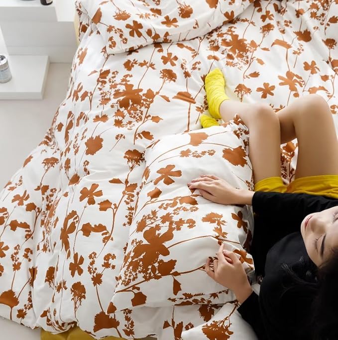 KAREVER Botanical Comforter Set - King Size White and Pumpkin Floral Bedding - Women's Comforter Set with Pumpkin Blossom Leaf Pattern