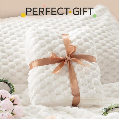 BEDELITE Fluffy King Size Comforter Set - Cream White Fleece Soft Comforter for King Size Bed, Luxury Warm Bedding Set for Winter, Fuzzy Bed Set 3 Pieces (1 Comforter, 2 Pillowcases)