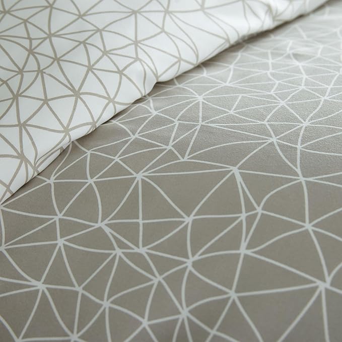 Southshore Fine Living, Inc. Cal King Lightweight Comforter Set with 2 Pillow Shams, Reversible Bedding Set - Geometric Print - Alternative Down Comforter for California/King Bed, Taupe & White