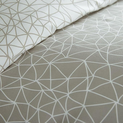 Southshore Fine Living, Inc. Cal King Lightweight Comforter Set with 2 Pillow Shams, Reversible Bedding Set - Geometric Print - Alternative Down Comforter for California/King Bed, Taupe & White
