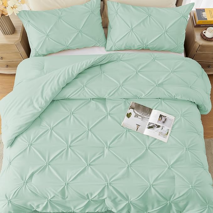 UNIKOME King Size Comforter Set Sage Green - Ultra Soft Boho Pintuck Down Alternative Bedding Set for All Seasons, 3 Pieces Lightweight Warm Pinch Pleat Bed Set with Comforter, 2 Pillowcases