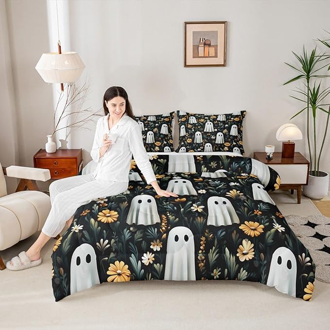 Erosebridal Spooky Halloween Boho Black King Size Comforter Set, Cute Ghost Bedding Set for Kids Boys Girls Teens Women Men Halloween Decor, Black Bohemian Floral Comforter, Retro Horror Theme Quilt