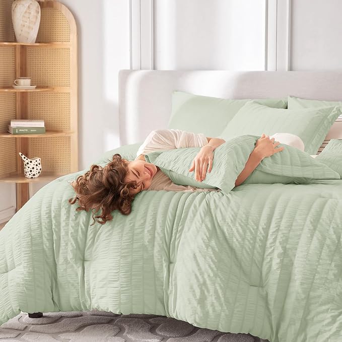 MUXHOMO 5 Pieces Twin XL Comforter Set, Seersucker Bed in a Bag Twin XL Size, All Season Luxury Bedding Set with Comforter, Flat Sheet, Fitted Sheet, Pillowcase & Sham, Light Green