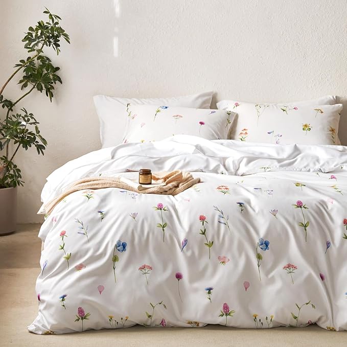 Wake In Cloud - Floral Comforter Set, Cottagecore Cute Aesthetic Watercolor Tiny Flowers and Leaves, Soft Lightweight Bedding for Women Teen Girls, 3 Pieces, White, Full Size
