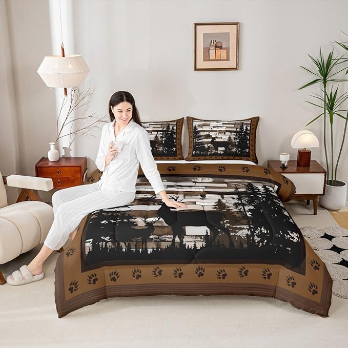 Feelyou Rustic Deer Bedding Set Wild Animals Hunt Comforter Set for Kids Boys Girls Brown Wooden Comforter Paw Print Quilt Set Bedroom Collection 3Pcs King Size