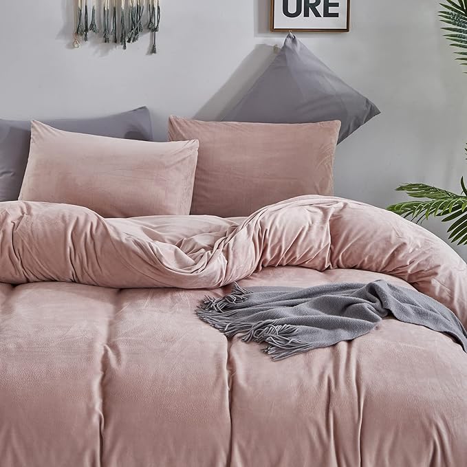 CLOTHKNOW Pink Velvet Queen Comforter Set Fluffy Bedding Comforter Sets Blush Queen Comforter Girls Women Comforter with 2 x Pillow Cases