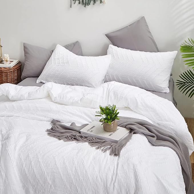 Houseri Full Size Comforter Set - Boho Tufted Bedding for Teen Girls in Plain White Jacquard with Geometric Embroidery and Aztec Quilt Blankets