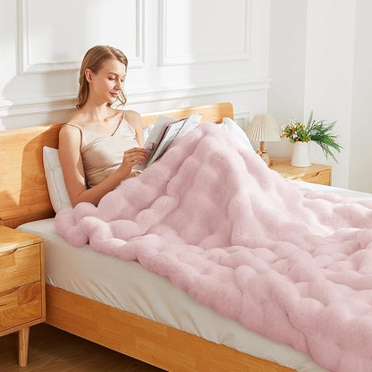 Latepis Pink Faux Fur Queen Blanket for Bed Bubble Cute Soft Warm Comforter Thick Furry Blanket for Sofa Bedroom Cozy Blankets for Women Gift Luxury Blankets for All Seasons 90''x90'', 860gsm