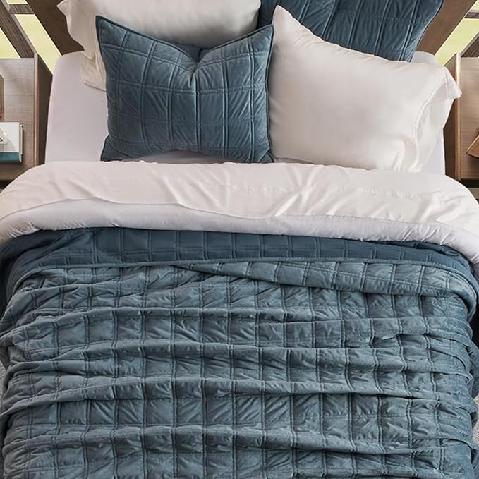 EVERGRACE 3 Pieces Luxurious Velvet Quilt Queen Size, Ultra Soft Bedspread Coverlet Set, Double Box Stitch Lightweight Velvet Comforter for All Season with 2 Shams, Stormy Blue, 92"x96"
