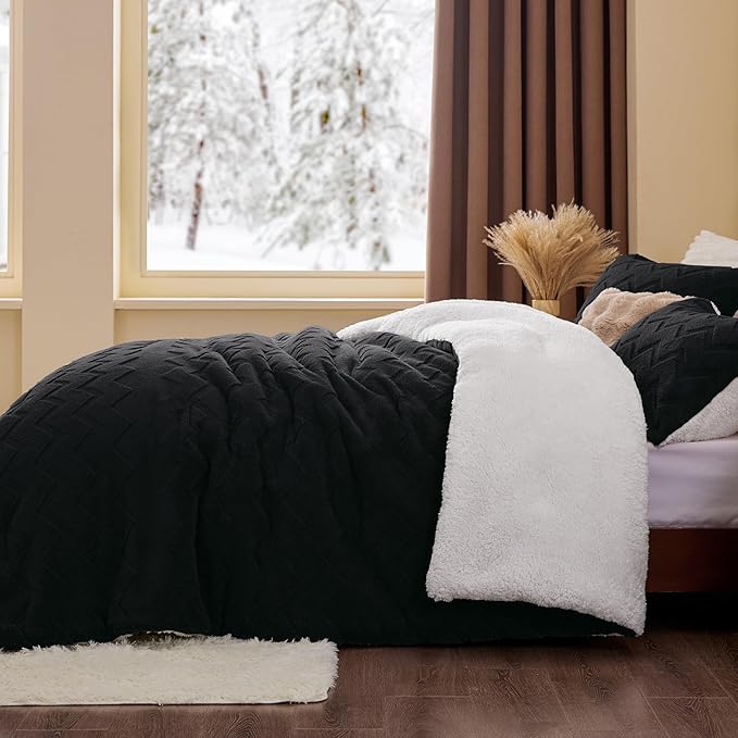 BEDELITE Fluffy Full Size Comforter Set - Super Soft Sherpa Black Comforter for Full Size Bed, Luxury Warm Bedding Set for Winter, Fuzzy Bed Set 3 Pieces (1 Comforter, 2 Pillowcases)