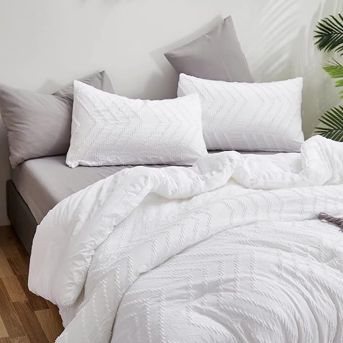 Houseri Full Size Comforter Set - Boho Tufted Bedding for Teen Girls in Plain White Jacquard with Geometric Embroidery and Aztec Quilt Blankets